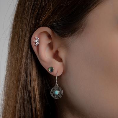 Model picture of ear685